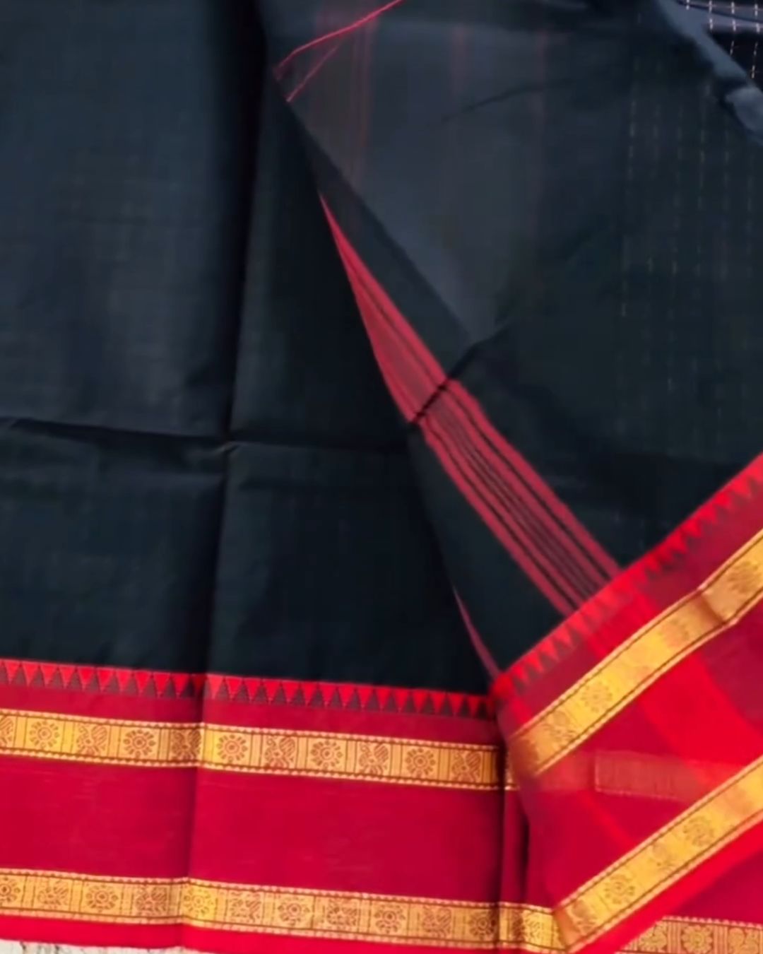 Gopura Vaibhavam Silk Saree