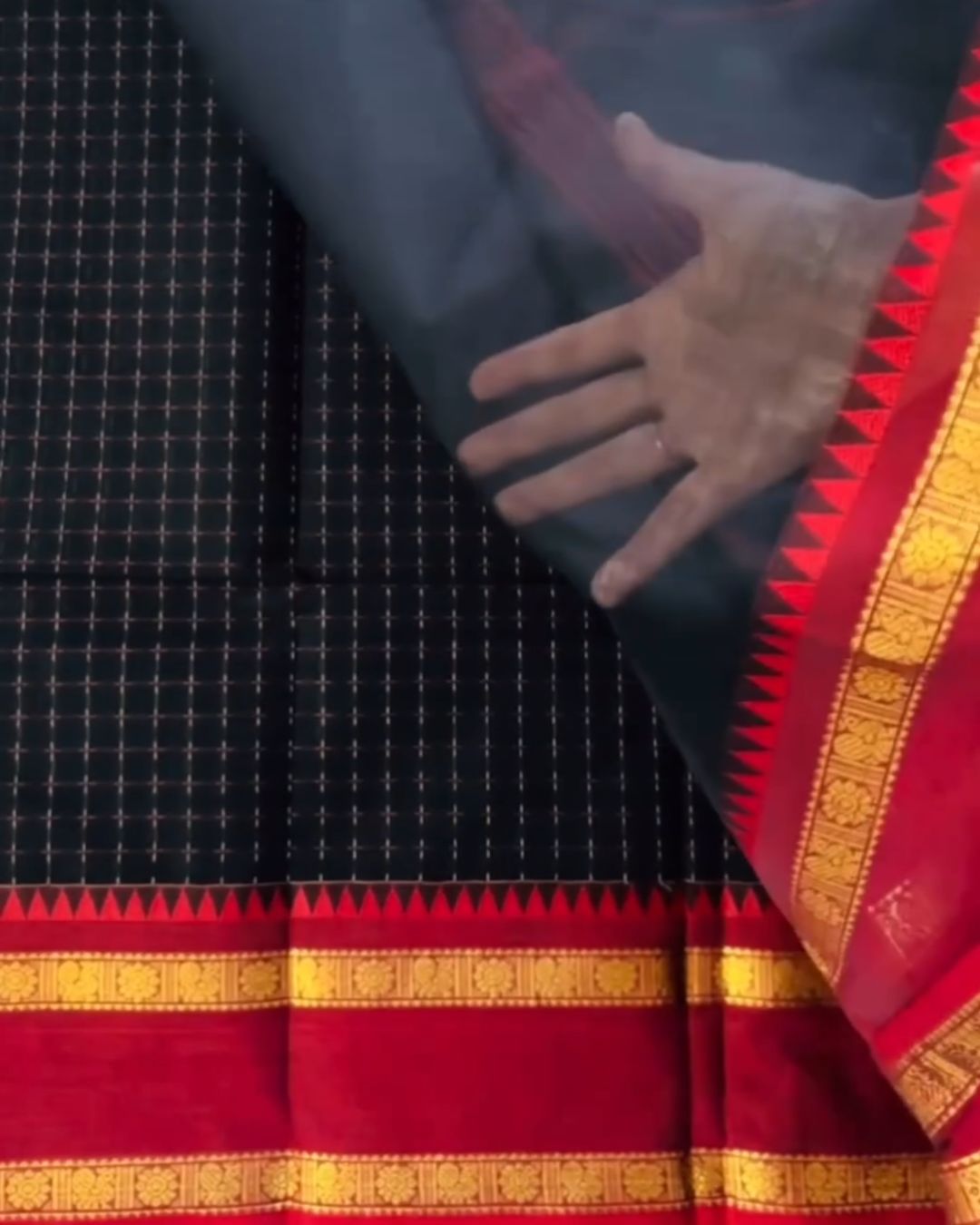 Gopura Vaibhavam Silk Saree