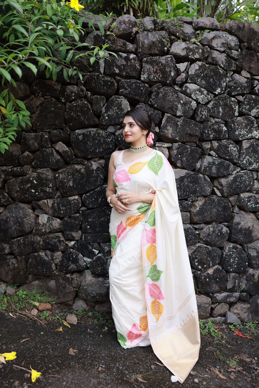 Luxury Lichi Silk Saree Highlighting Timeless Banarasi Art