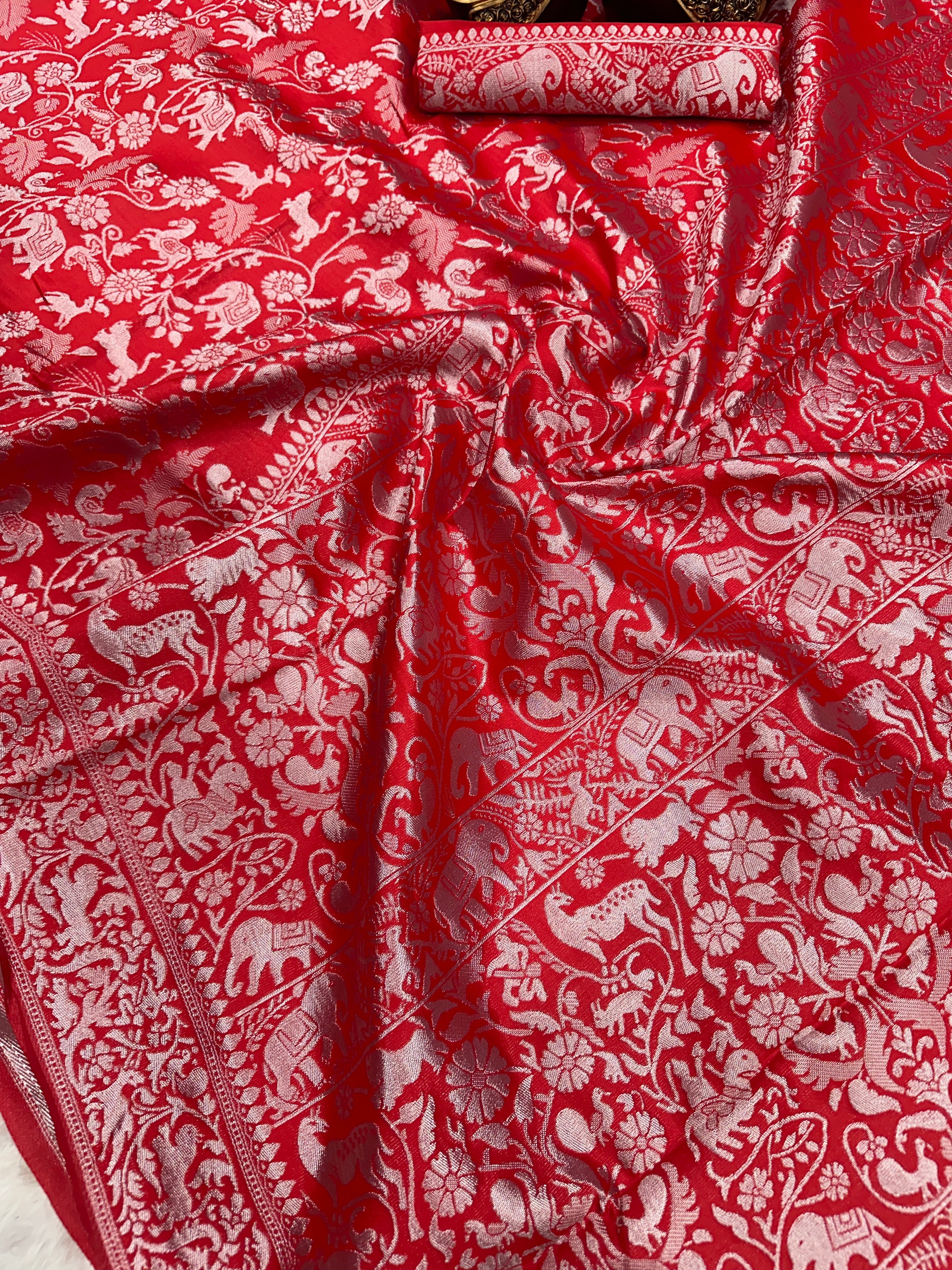 Enchanting Lightweight Banarasi Saree in Lichi Silk – Perfect for Weddings & Festive Occasions