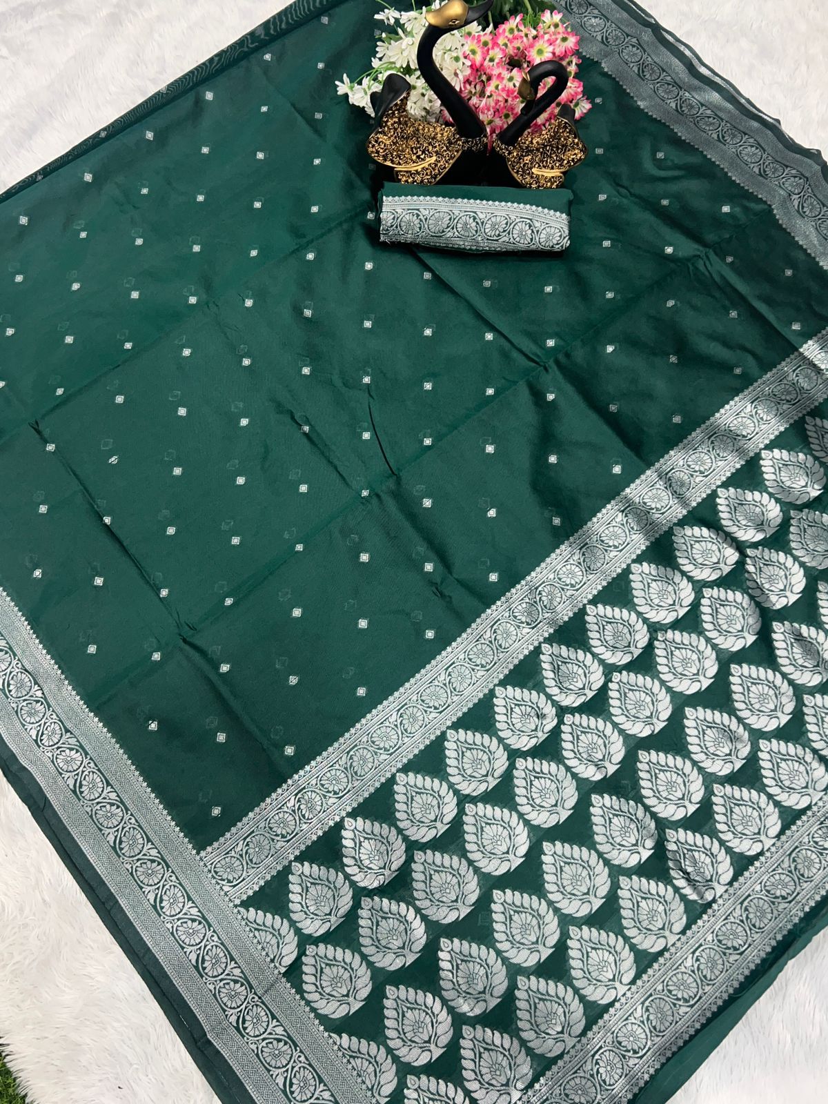 Classic Banarasi Pattern Saree Crafted in Fine Lichi Silk