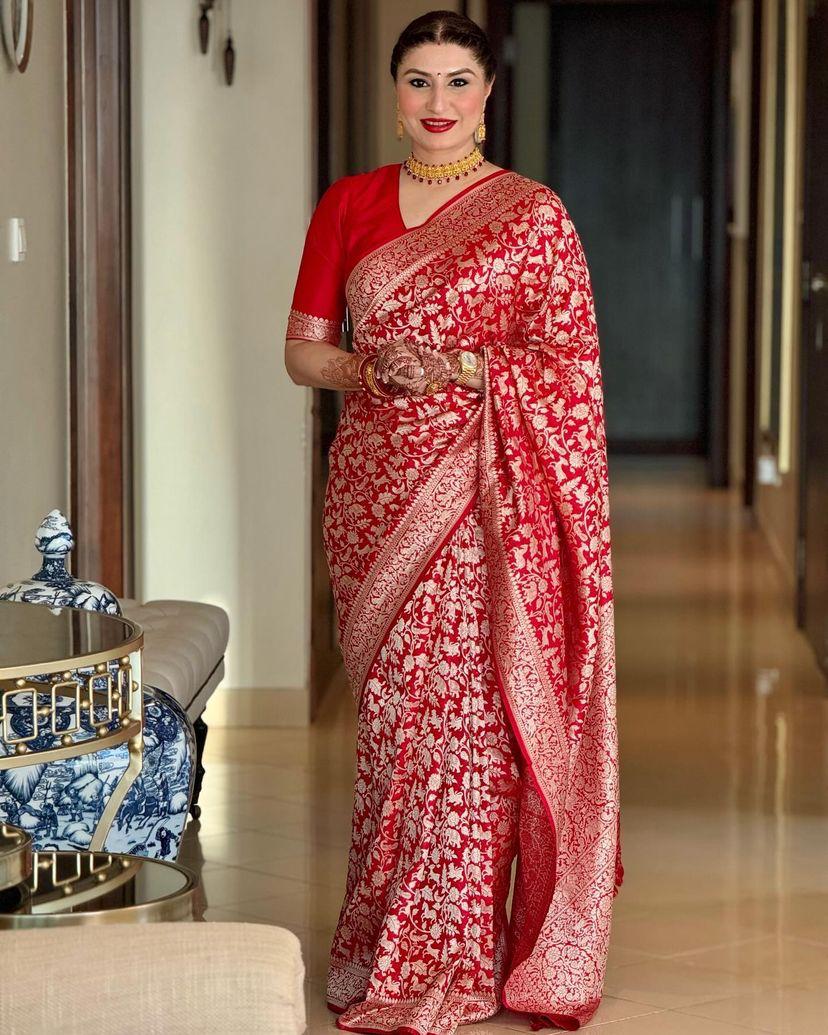 Enchanting Lightweight Banarasi Saree in Lichi Silk – Perfect for Weddings & Festive Occasions