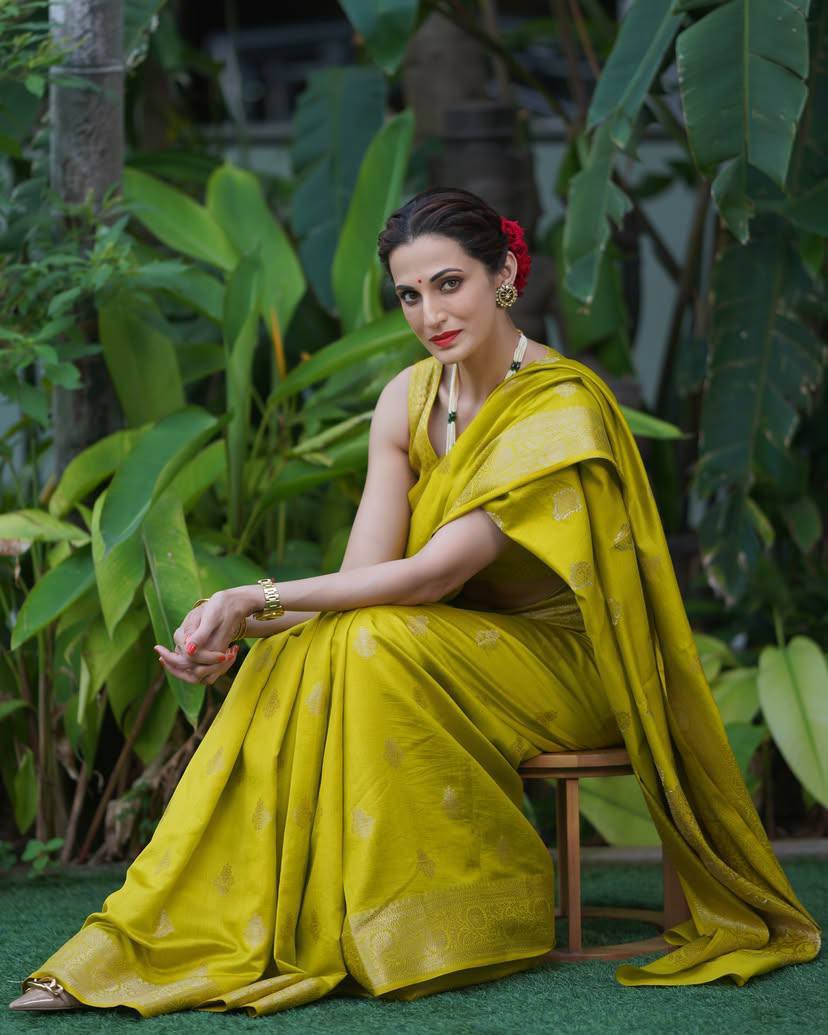Elegant Olive Green Banarasi Silk Saree with Gold Zari Motifs