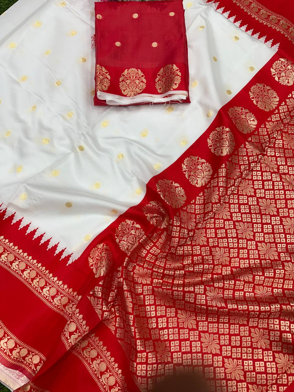 Elegant Comfort Organic Banarasi Lichi Silk Wedding Saree