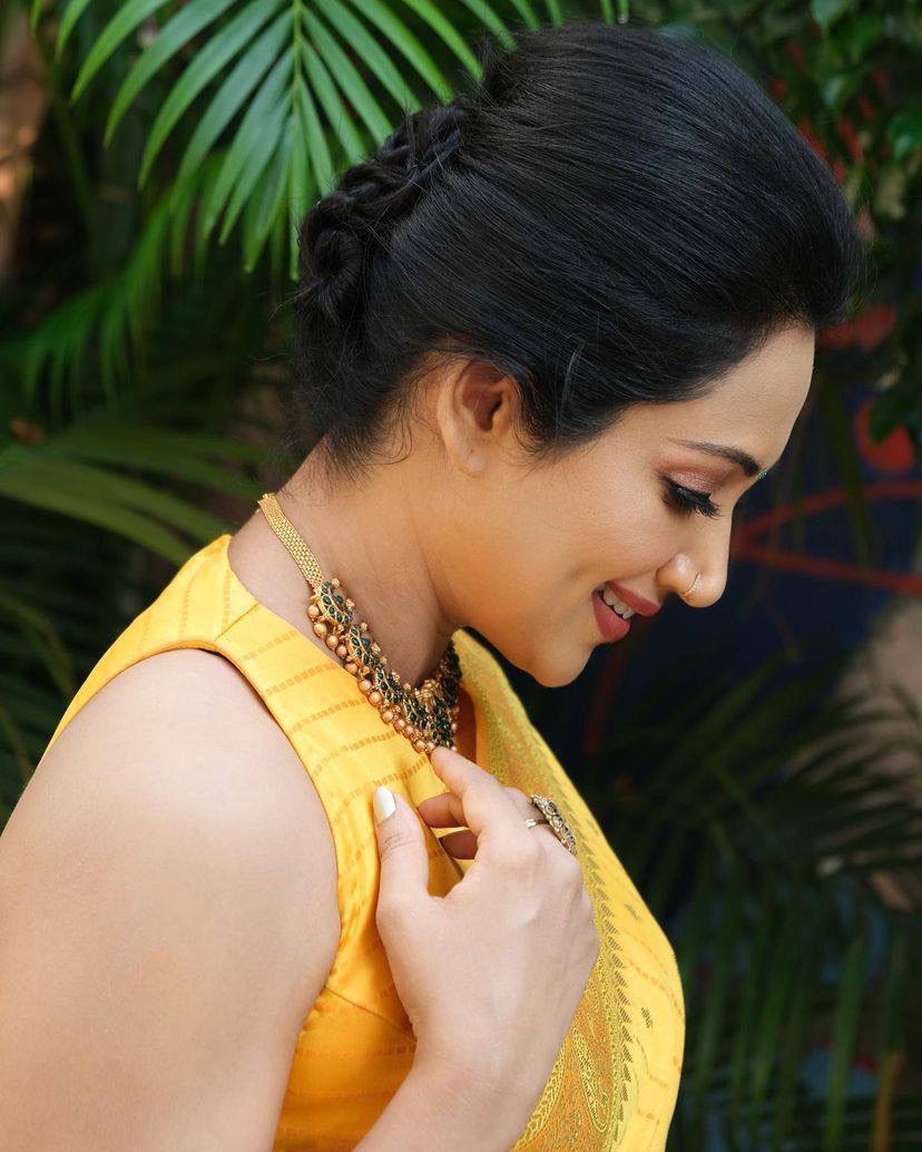 Heritage-Inspired Silk Drape for Grand Occasions