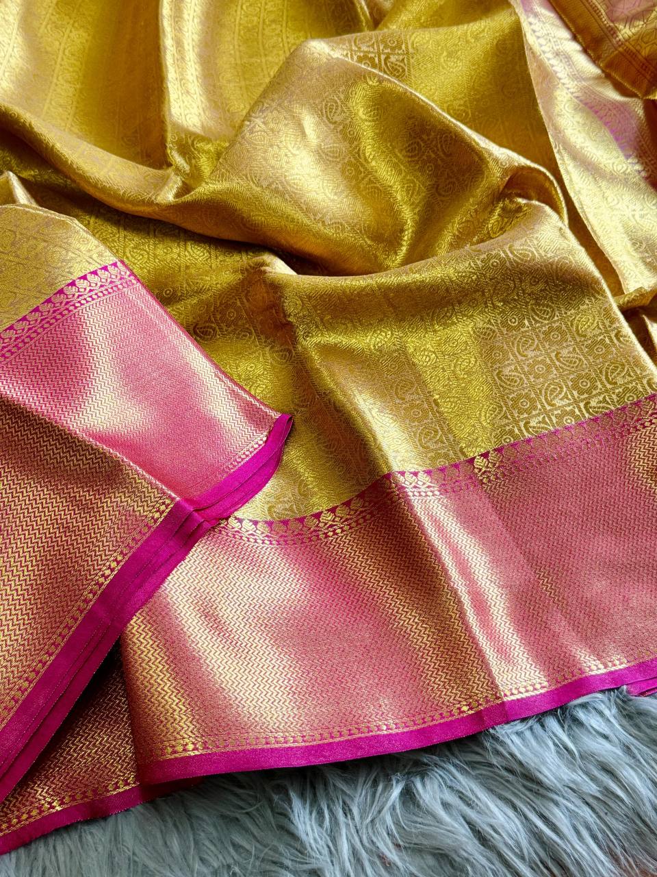 Rani Mukherji Inspired Premium Tissue Silk Saree with Rich Pallu