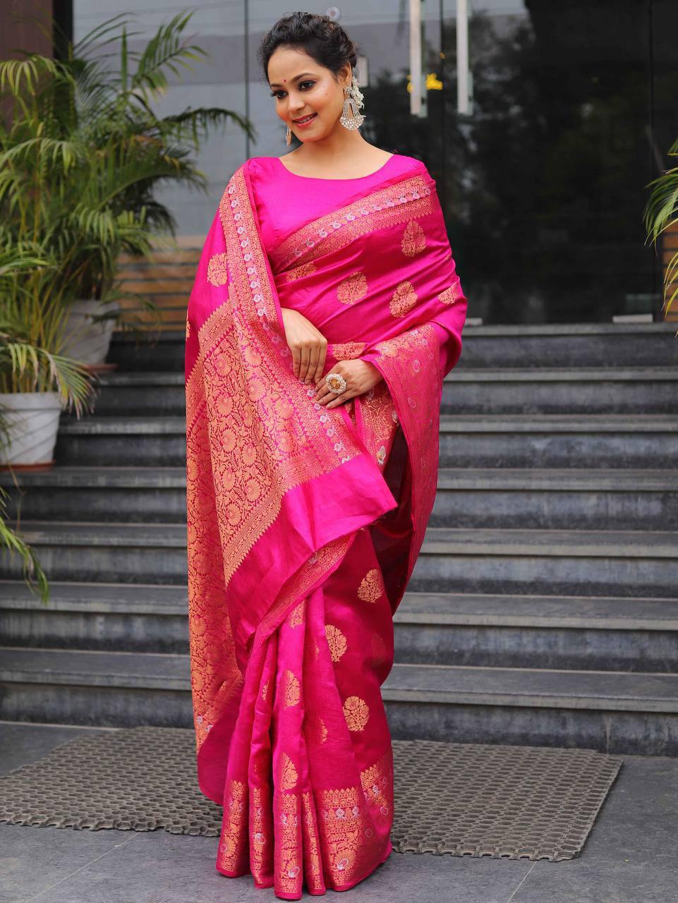 Soft & Lightweight Lichi Silk Banarasi Wedding Saree