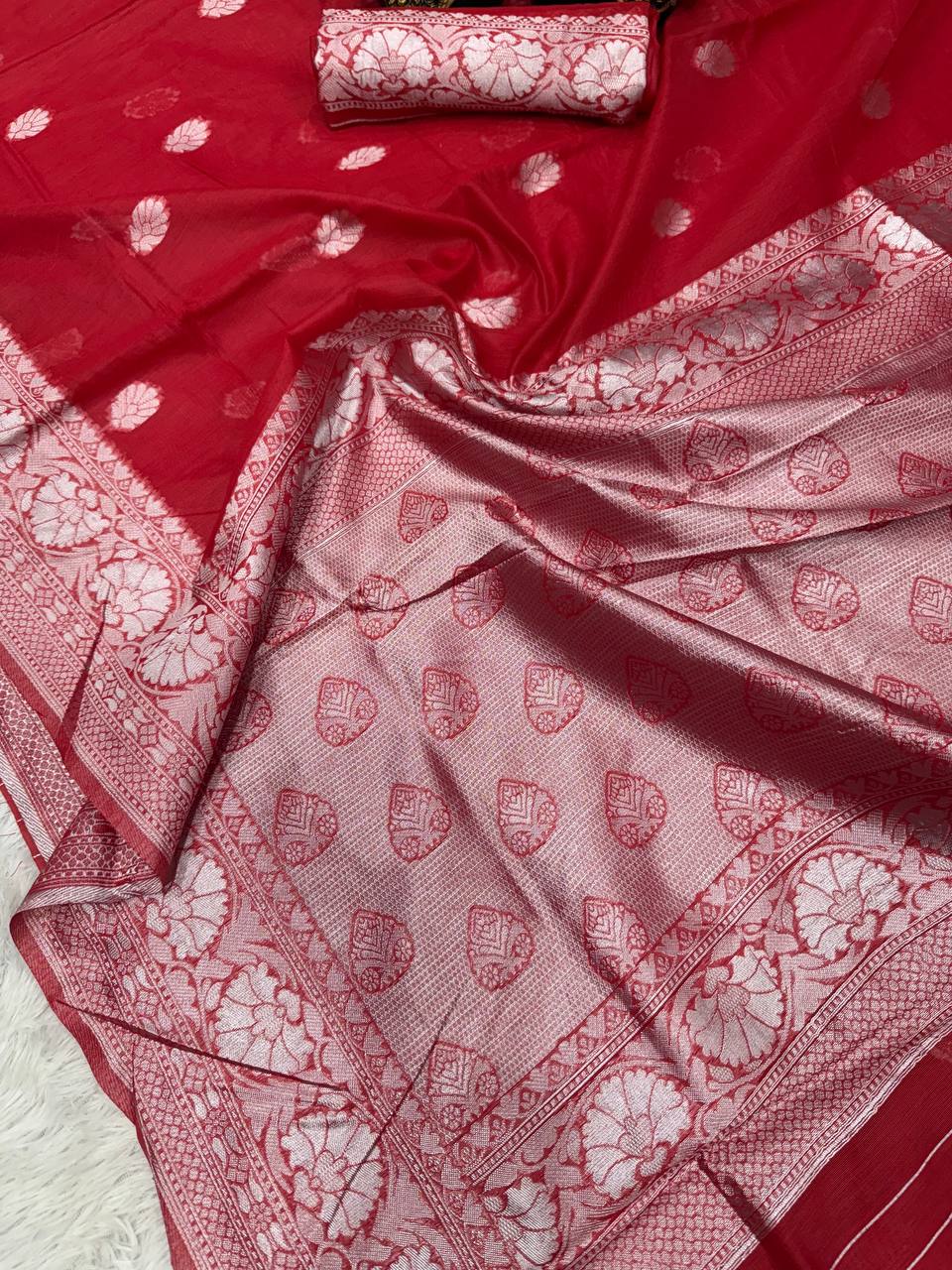 Modern Saree Crafted in Lilan Slub Soft Cotton with Rich Woven Blouse