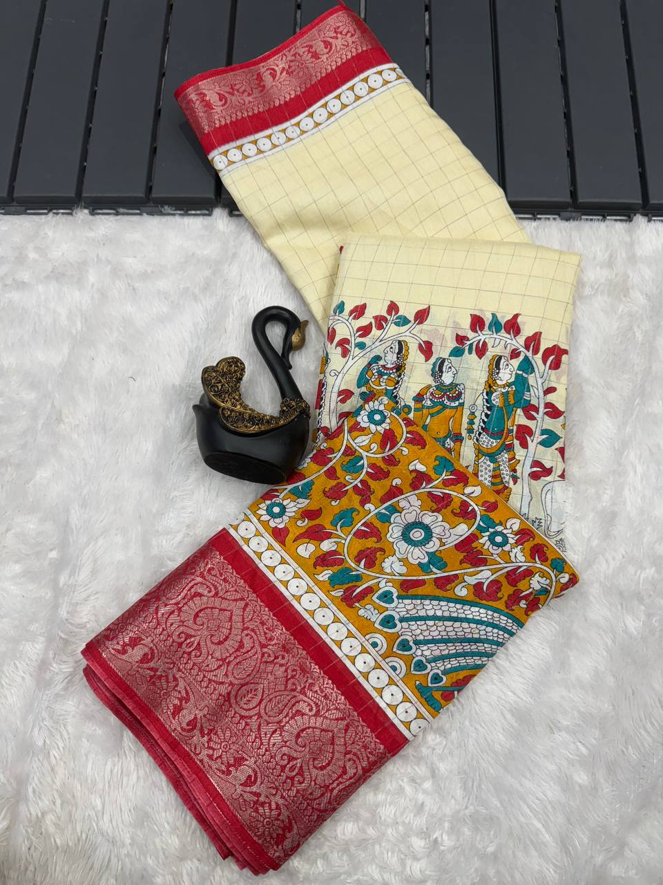 Tradivibe Saree Crafted with Printed Checks and Kalamkari Pallu